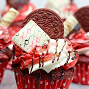 Red velvet love cupcakes